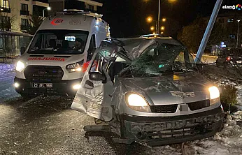 Ataşehir'de buzlanan yol kazaya davetiye çıkardı: 4 yaralı