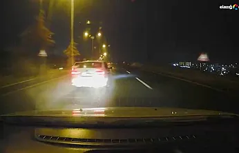 Elazığ'da kaygan yolda trafik terörü: Sorumsuz sürücü kamerada