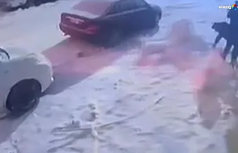 Elazığ'da kardan adamın başına gelenler pes dedirtti: Tekme yetmedi bir de kafa attılar