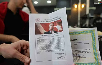 Esnaf dediğin böyle olur! Elazığlı berberden öğrencilere 'Başarı' primi