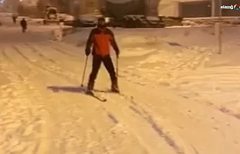 Kar yağışını fırsata çevirdi: Elazığ'da kayak keyfi şehir merkezine indi