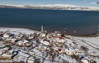 Görenler Ege kasabası sanıyor! İşte beyaz ve mavinin buluştuğu o manzara