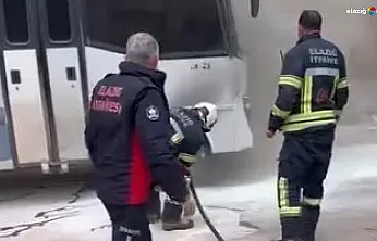 Elazığ'da Park Halindeki Midibüste Çıkan Yangın Korkuttu