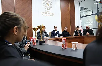 Pistlerin yeni sultanları! Elazığlı eskrimciler Sivas ve Konya'da kürsüyü kapattı