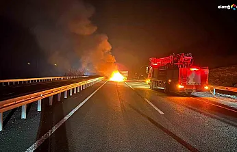 Elazığ'da Traktör Römorkuna Çarpan Otomobil Bir Anda Alev Topuna Döndü!