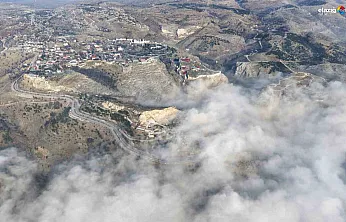 Elazığ güne gri bir örtüyle uyandı: Şehir sis altında, Harput yine masalsı!