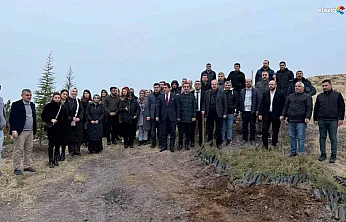 Elazığ'da 'Öğretmenim için Bir Fidan' Etkinliğiyle Anlamlı Kutlama