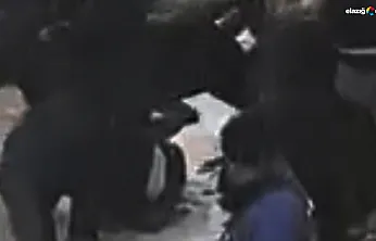 Sözlü düello tekmeli tokatlı kavgaya dönüştü: Esnaf zor ayırdı