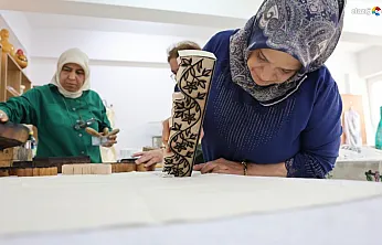 Unutulmaya yüz tutmuştu, şimdi stil oldu: Elazığ çit baskısına kadın eli değdi