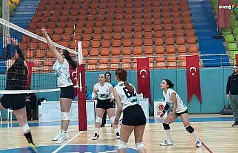 5 kulüp, 70 sporcu, tek kupa: Elazığ'da voleybol heyecanı nefes kesti
