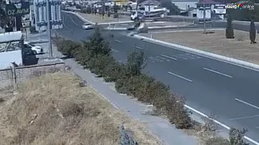 Elazığ'da Motosiklet ve Otomobilin Çarpıştığı Kaza Anı Güvenlik Kamerasında!