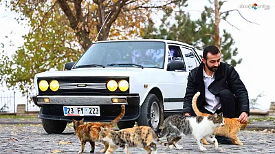 Aşkın yaşı yok, modeliyse 1980: İşte Elazığlı 'Horoz'un sıra dışı hikayesi