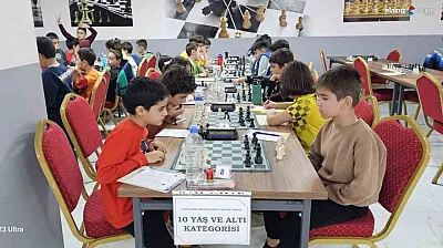 Cumhuriyetin 102. Yılında Elazığ'da Satranç Coşkusu! Gençler Kıyasıya Yarıştı!
