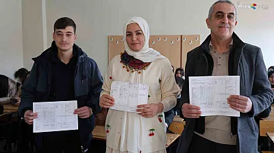 Elazığ'da üç kuşak bir karede: 20 yıl önce öğrenciydi, bugün aynı okulda karne dağıttı