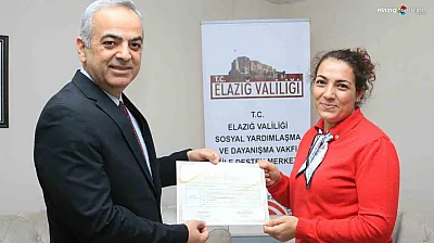 Elazığ'da ailelere altın bilezik! Modüler Aile Eğitimi sertifikaları verildi