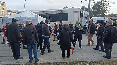 Elazığ'ın kalbinde bıçaklı kavga: Doktordan 'Hızır' gibi müdahale!