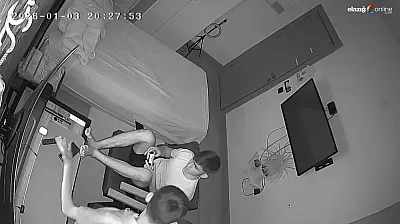 Kuzenlerin depremle imtihanı: Biri yerinden fırladı, diğeri istifini bozmadı