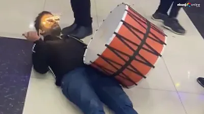 Gecenin yıldızı oldu! LED ışıklı davul şov düğüne damga vurdu
