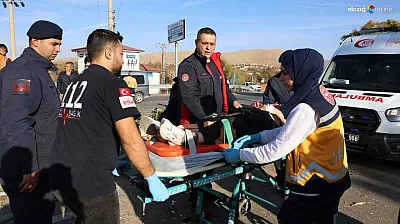 Elazığ'da Refüje Giren Otomobil Paramparça Oldu!