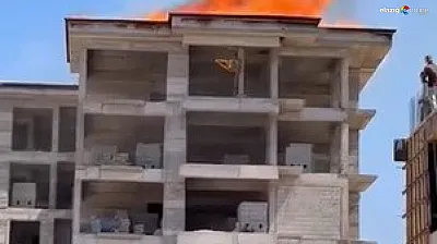 Elazığ Bahçelievler Mahallesi'nde 8 Katlı Binanın Çatısı Alevlere Teslim Oldu!