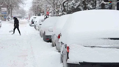 Dünden beri dinmiyor: Elazığ'da kış sert yüzünü gösterdi, metreyle kar ölçtüler