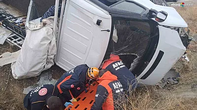 Elazığ-Malatya Karayolu'nda Kaza: Pikap Şarampole Uçtu, 2 Yaralı