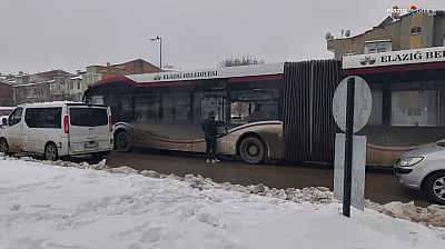 Kamyon otobüse çarptı, şehir trafiği kilitlendi!