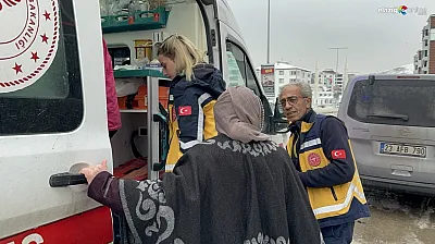 Binayı ağır kokular sardı, site sakinleri sokağa döküldü: Elazığ'da gaz paniği!