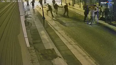 Elazığ'da Sokak Ortasında Linç Gibi Saldırı! 10 Kişilik Grup Şahsı Darp Etti!