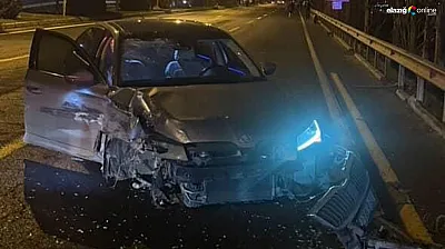 Yolda savrulan otomobil bariyerlere çarparak durdurulabildi