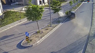 Elazığ'da Kaza KGYS Kameralarına Yansıdı: Şans Eseri Kimse Yaralanmadı!