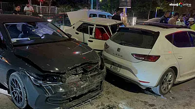 Elazığ'da 5 Araç Birbirine Girdi: Çok Sayıda Yaralı Var!