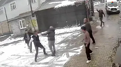 Karakoçan'da akılalmaz kavga: 'Yaptığınız Ayıptır' dedi, hastanelik oldu!