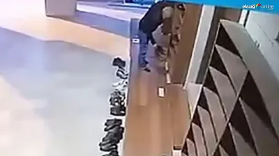 Elazığ pes dedirten görüntü: Eskiyi bıraktı, yeni botu giyip gitti