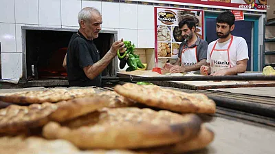 İşte Kavurucu Sıcaklarda Elazığlı Fırıncıların Hayat Mücadelesi!