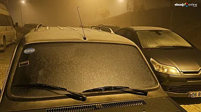 Gece ayazı Elazığ'ı sert vurdu: Araç camları buz tuttu