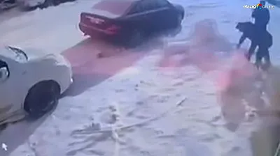 Elazığ'da kardan adamın başına gelenler pes dedirtti: Tekme yetmedi bir de kafa attılar