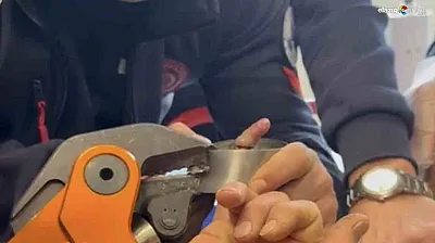Parmağı metal küllüğe sıkışan bebek için itfaiye seferber oldu