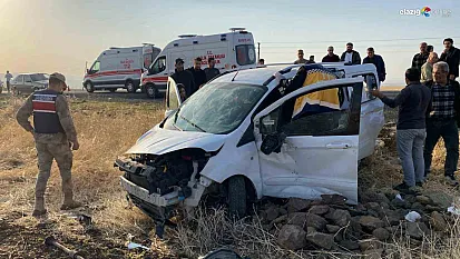 Elazığ-Bingöl Karayolu'nda Kaza: Hafif Ticari Araç Tarlaya Uçtu, 3 Yaralı!