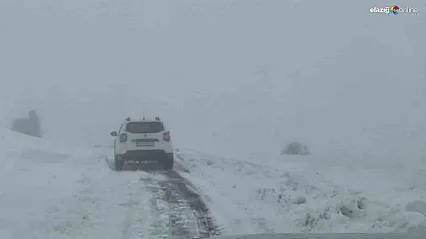 Elazığ'da kar yağışında mahsur kalan araç kurtarıldı!