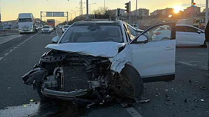 Dikkatsizlik ve ışık ihlali kazayı beraberinde getirdi