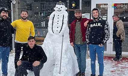 Elazığlı vatandaşlar yağan karla yeteneklerini konuşturdu