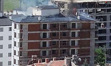 Elazığ Abdullahpaşa'da Yangın Paniği: Çatı Alev Alev Yandı!