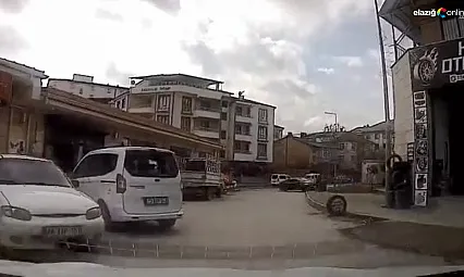 Trafoya çarpan otomobilden kıl payı kurtuldu! O anlar kameraya yansıdı