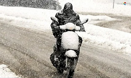 Elazığ'da kuryelere 'kar' molası: Valilik trafiğe çıkışı yasakladı!