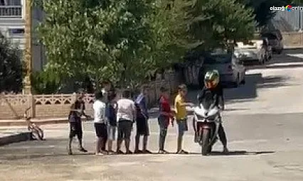 Çocuklar Motoru İnceledi, Sürücü Keyifli Anlar Yaşattı!