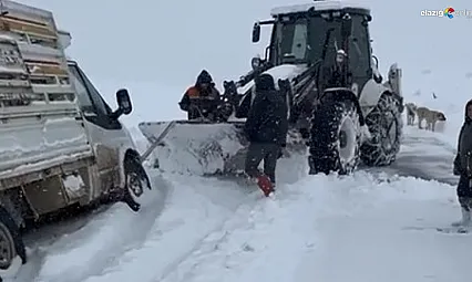 Kovancılar'da kar geçit vermedi: Sürücünün imdadına ekipler yetişti