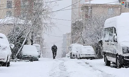 Yollar cam gibi! Keban ve Sivrice'de 'Taşımalı Eğitime' kar engeli