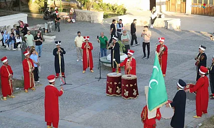 Elazığ Belediyesi Sanatı Sokağa Taşıyor: Harput'ta Mehter Marşları Yankılandı!