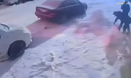 Elazığ'da kardan adamın başına gelenler pes dedirtti: Tekme yetmedi bir de kafa attılar